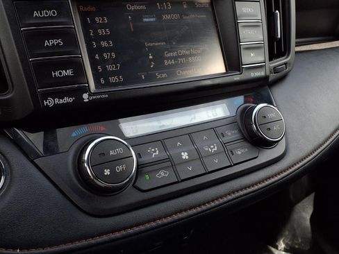 Used 2016 Toyota RAV4 SE image 9