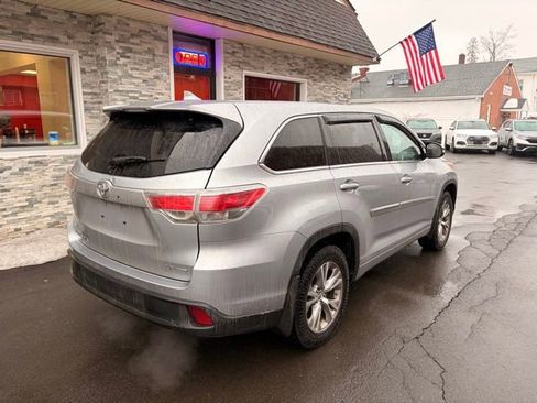 Used 2016 Toyota Highlander Plus AWD/4WD image 5