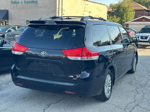 Used 2011 Toyota Sienna XLE image 6