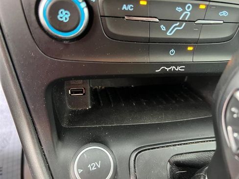 Used 2015 Ford Focus SE w/ Equipment Group 201A image 20