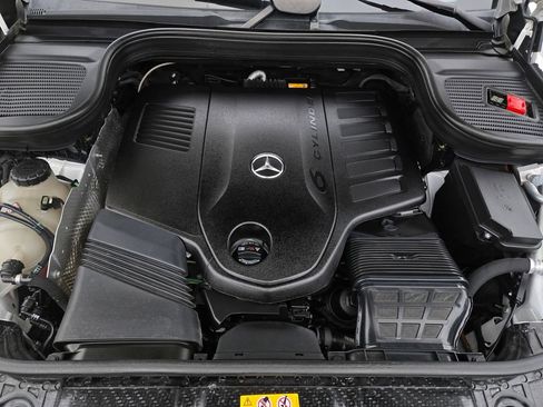 Used 2024 Mercedes-Benz GLS 450 4MATIC image 40