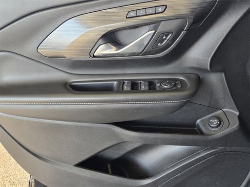 Used 2024 GMC Terrain SLT image 35