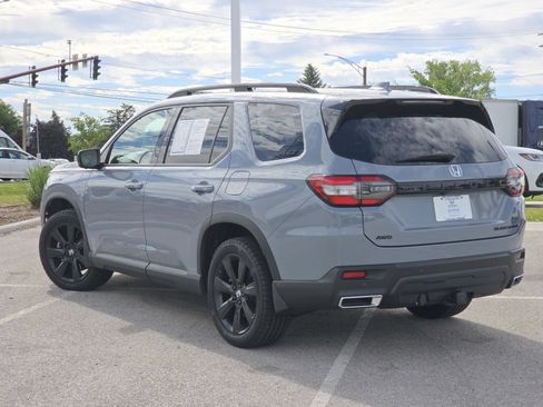 Certified 2025 Honda Pilot Black Edition image 19