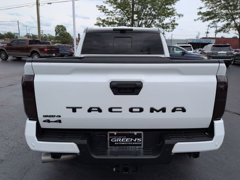 Used 2025 Toyota Tacoma TRD Off-Road w/ TRD Off Road Premium Package AWD/4WD image 4