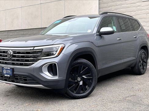 Certified 2024 Volkswagen Atlas SE w/ Panoramic Sunroof Package image 11