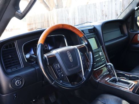 Used 2015 Lincoln Navigator 4WD image 15