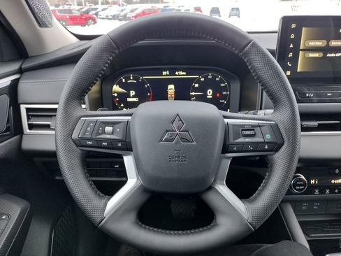 New 2026 Mitsubishi Outlander SE image 7