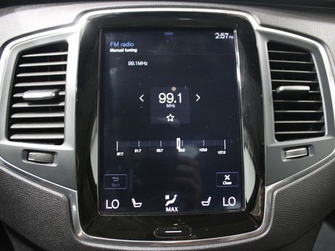 Used 2020 Volvo XC90 T6 Momentum AWD/4WD image 12