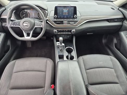 Used 2024 Nissan Altima 2.5 SV FWD image 30