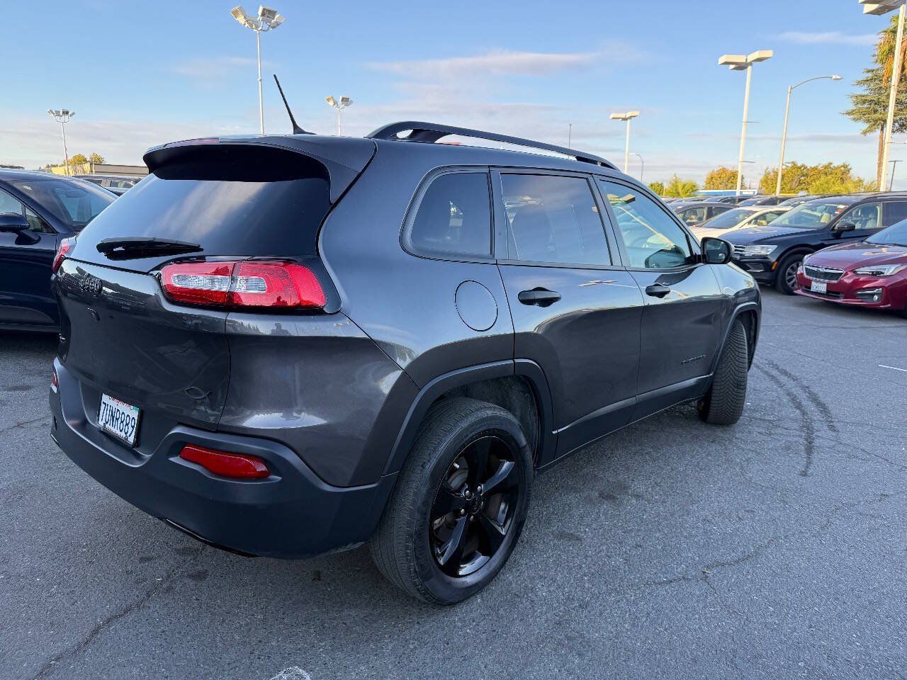 Used 2016 Jeep Cherokee Sport w/ Cold Weather Group AWD/4WD image 5