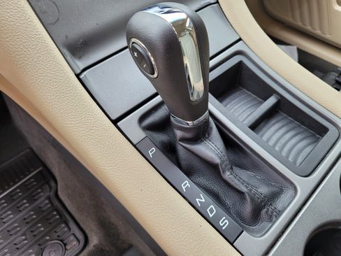 Used 2016 Ford Taurus SE image 24