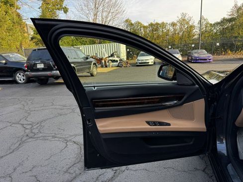 Used 2015 BMW 750Li xDrive xDrive w/ M Sport Edition image 19