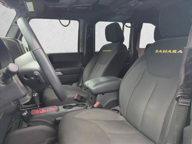 Used 2015 Jeep Wrangler Unlimited Sahara w/ Connectivity Group AWD/4WD image 18