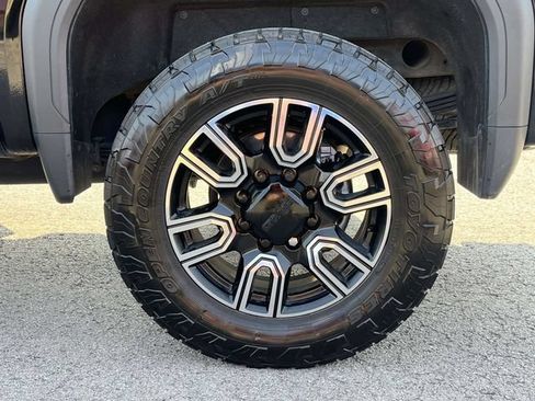 Used 2020 GMC Sierra 2500 AT4 w/ AT4 Premium Package AWD/4WD image 11