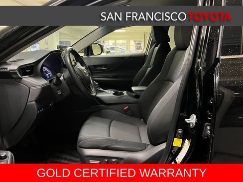 Certified 2022 Toyota Venza LE image 11