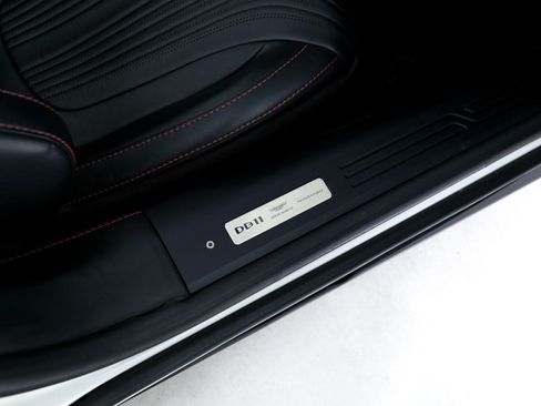 Used 2020 Aston Martin DB11 Volante RWD image 24