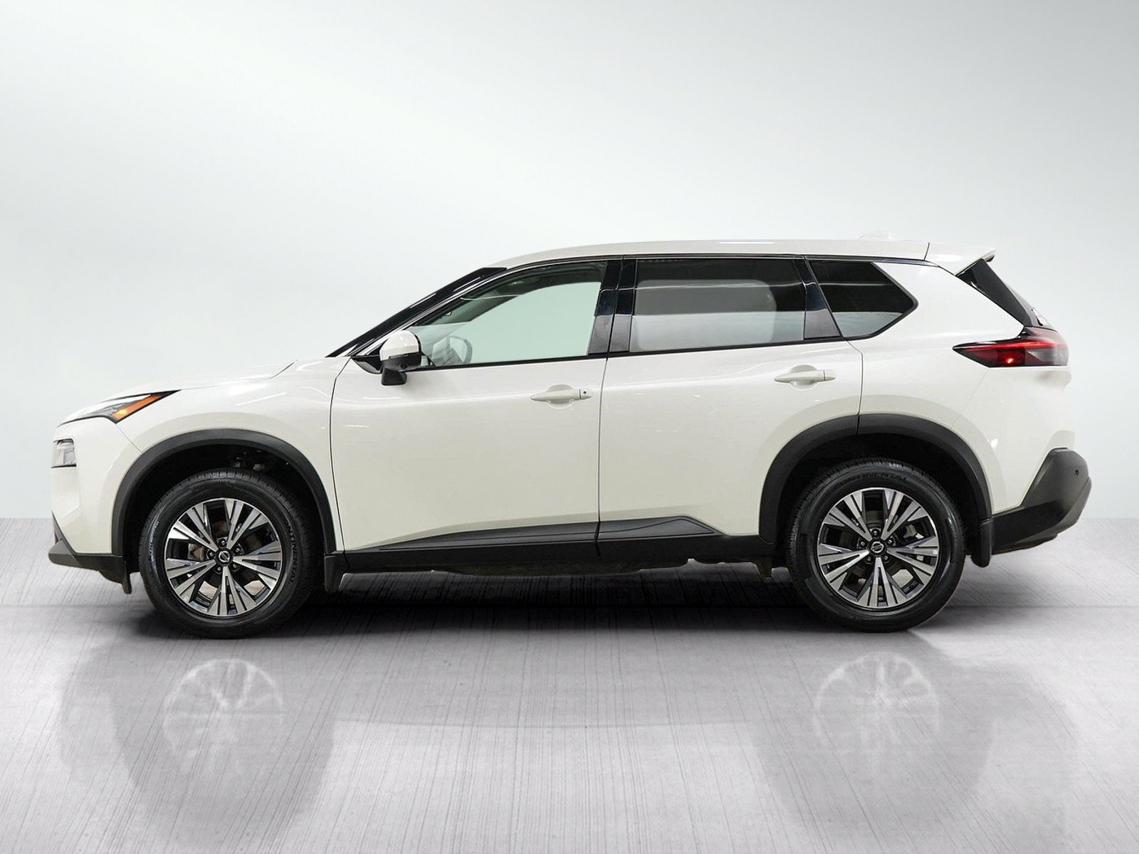 Used 2021 Nissan Rogue SV AWD/4WD image 2