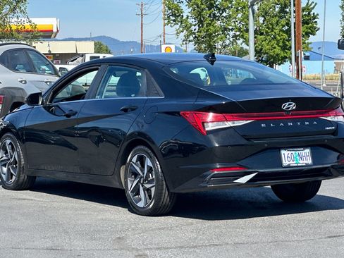 Used 2022 Hyundai Elantra Limited w/ Cargo Package FWD image 6