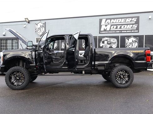 Used 2024 Ford F350 Platinum w/ Tremor Off-Road Package AWD/4WD image 31