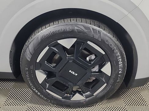 Used 2026 Kia Carnival EX FWD image 3