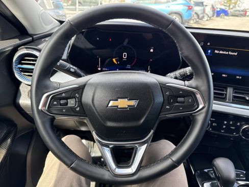 Used 2024 Chevrolet Trax RS w/ Driver Confidence Package image 16