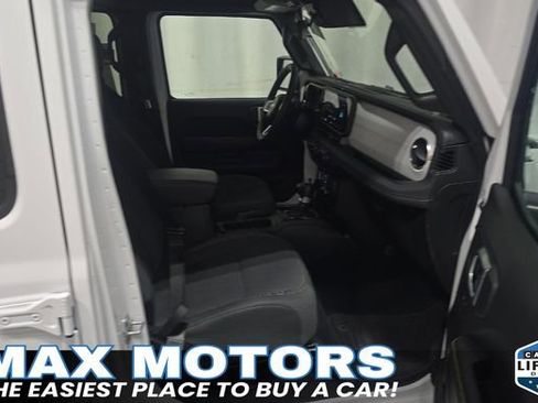 Used 2024 Jeep Wrangler Unlimited Sahara AWD/4WD image 10