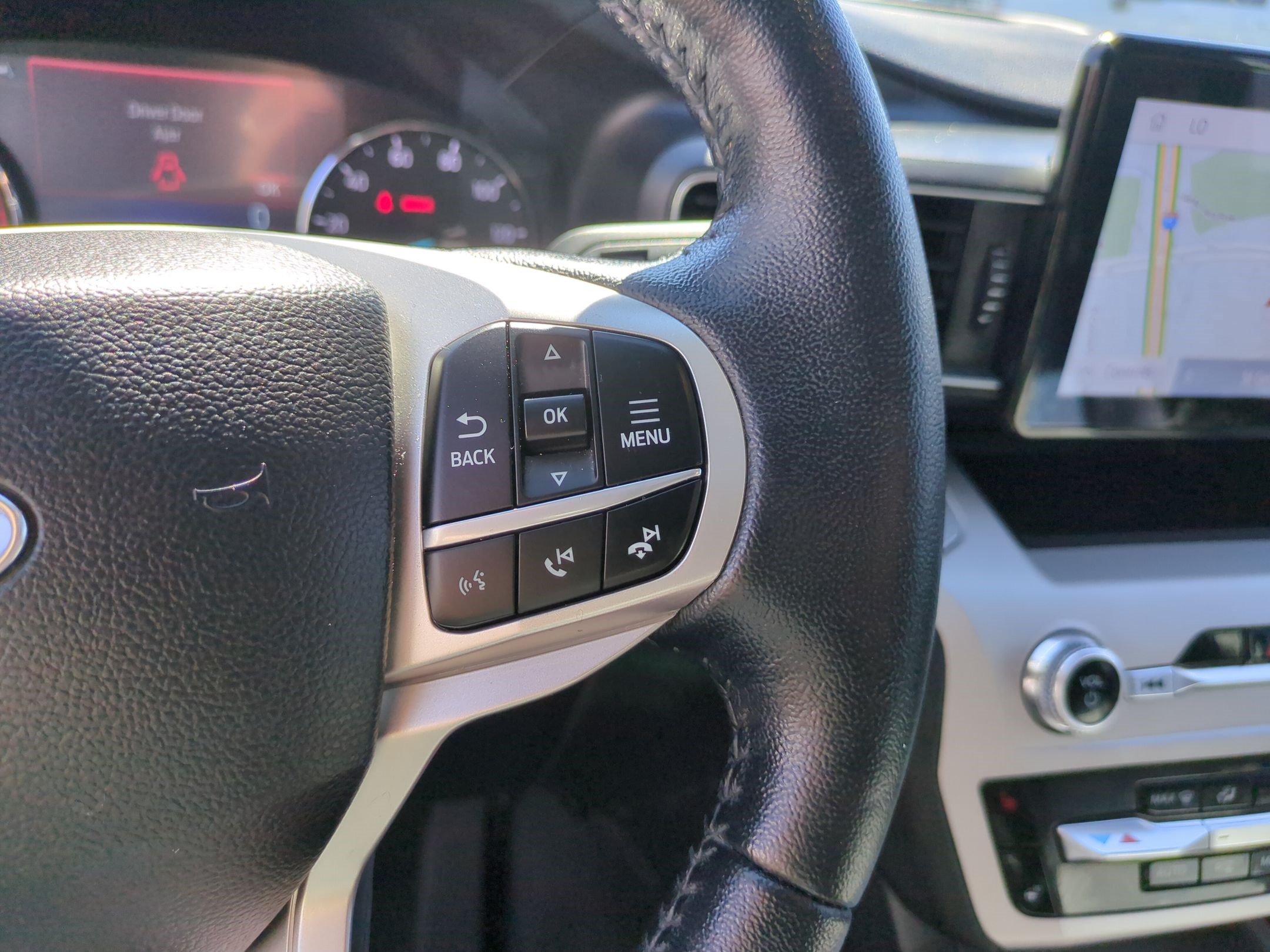 Used 2022 Ford Explorer XLT w/ Equipment Group 202A AWD/4WD image 19
