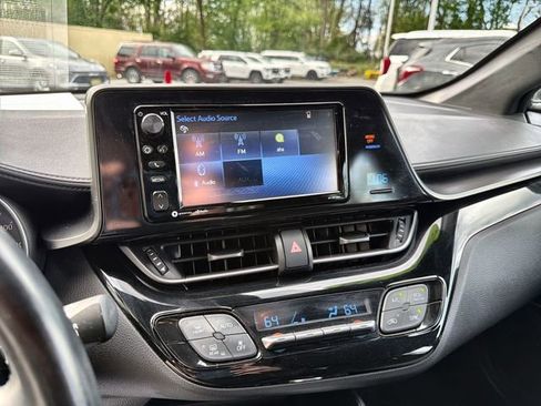 Used 2018 Toyota C-HR XLE FWD image 13