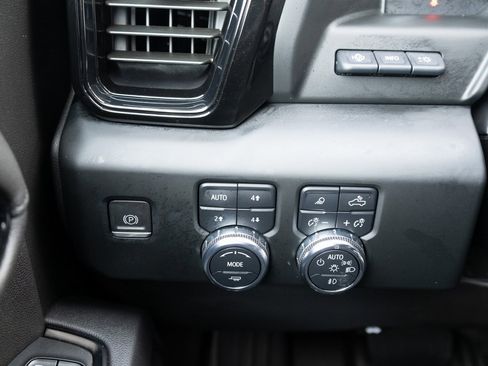 Used 2023 GMC Sierra 1500 AT4 w/ Technology Package image 11