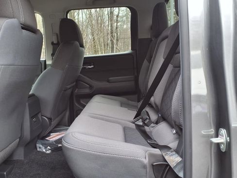 Used 2025 Nissan Frontier SV image 15