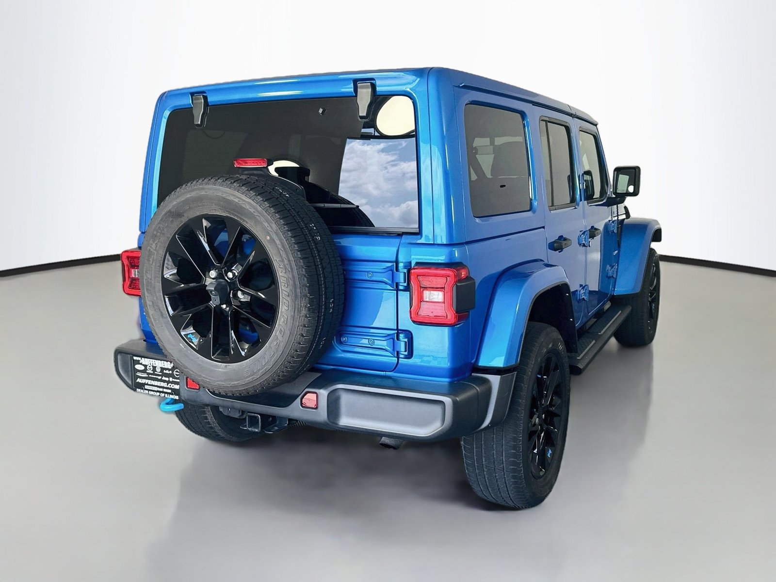 Used 2022 Jeep Wrangler Unlimited Sahara w/ Cold Weather Group AWD/4WD image 7