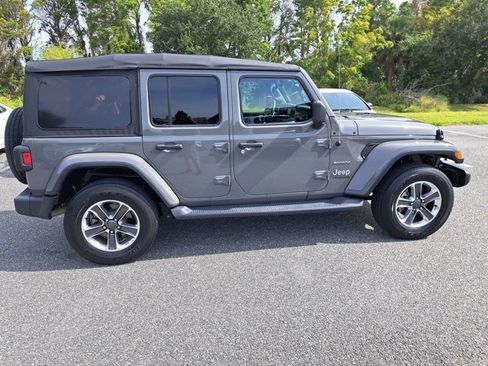 Used 2018 Jeep Wrangler Unlimited Sahara image 9
