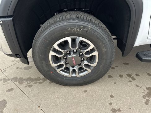 New 2026 GMC Sierra 3500 SLE w/ SLE Convenience Package image 17