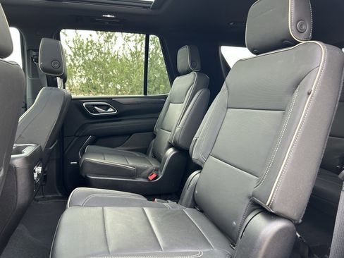 Used 2022 GMC Yukon SLT w/ SLT Premium Package image 13