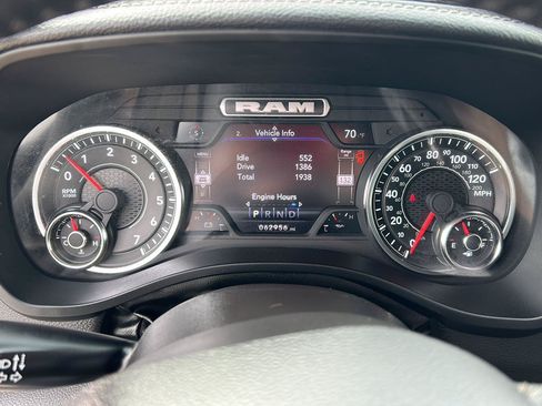 Used 2024 RAM 1500 Laramie AWD/4WD image 8