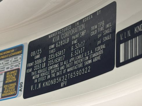 Used 2026 Kia Carnival FWD image 32