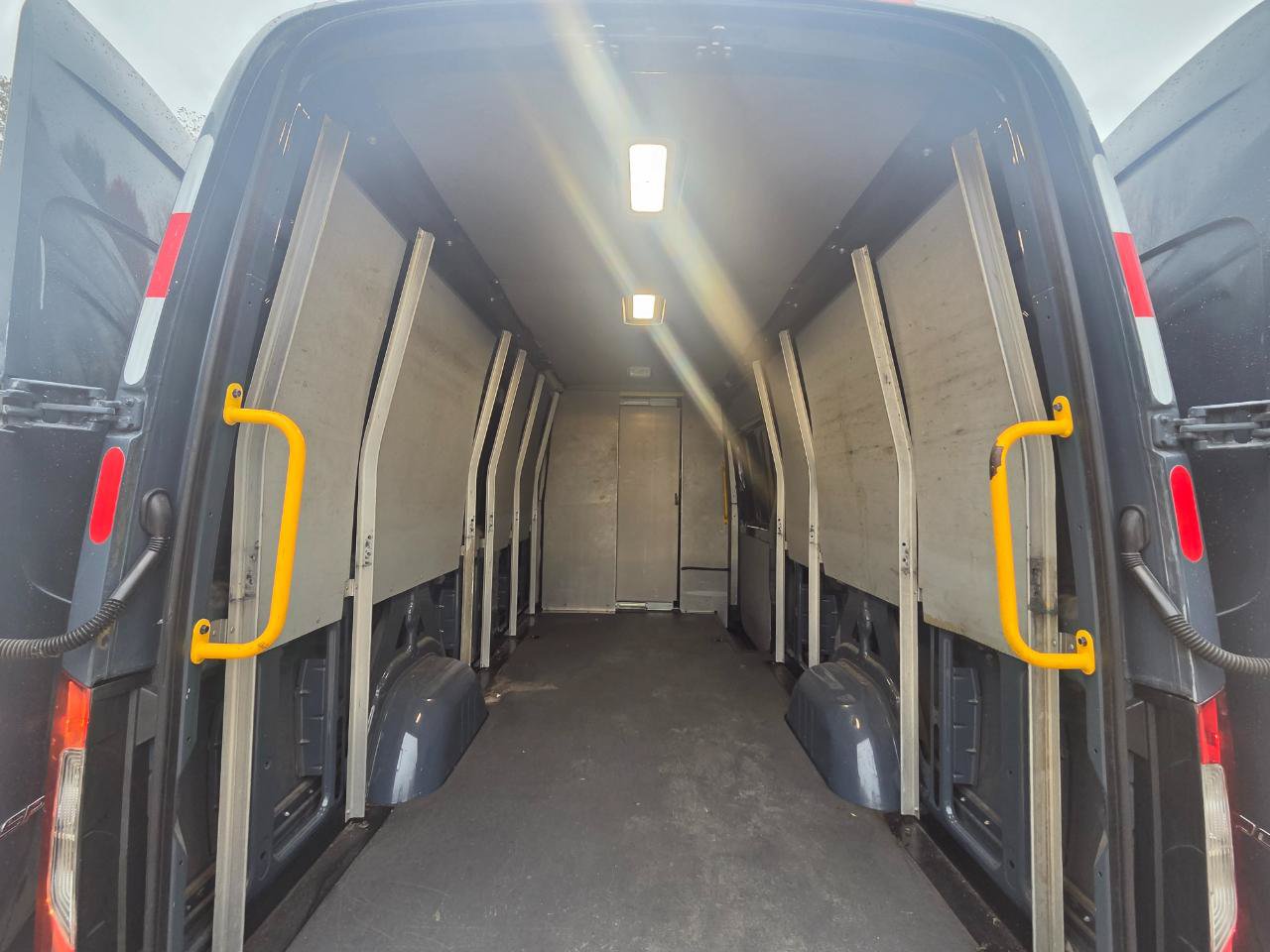 Used 2019 Mercedes-Benz Sprinter 170 image 34