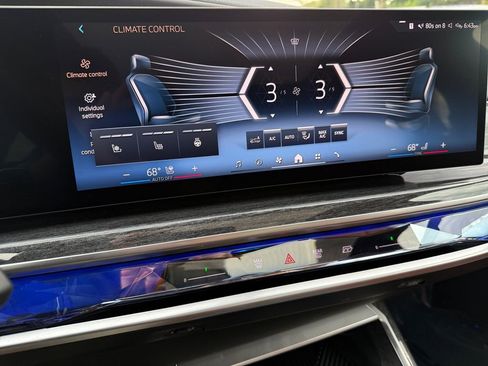 Certified 2026 BMW 750e xDrive AWD/4WD image 24