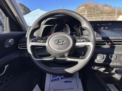 Used 2021 Hyundai Elantra SE image 9