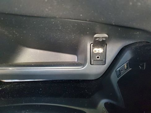 Used 2019 Toyota C-HR XLE image 28