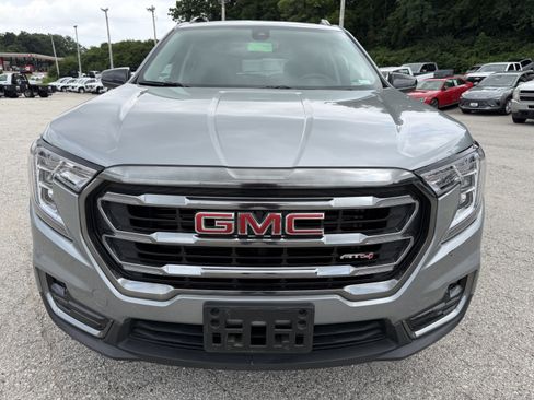 Used 2024 GMC Terrain AT4 AWD/4WD image 2