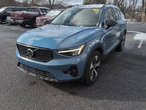 Used 2023 Volvo XC40 B5 Plus w/ Driver Assist Package image 1