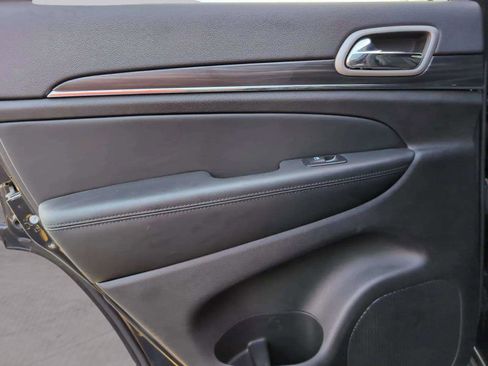 Used 2021 Jeep Grand Cherokee Limited image 21