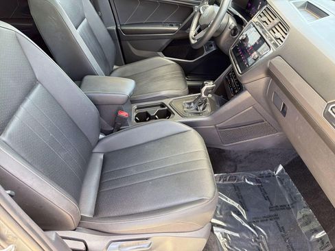 Used 2023 Volkswagen Tiguan SE R-Line image 35