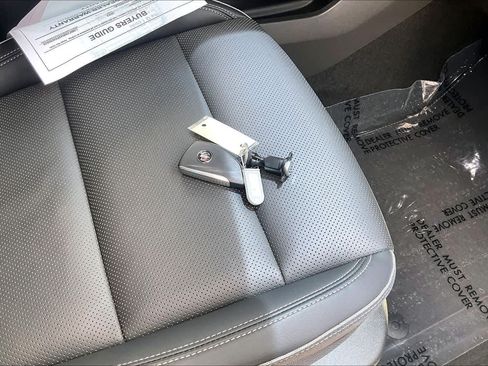 Used 2023 Buick Envision Essence FWD image 13