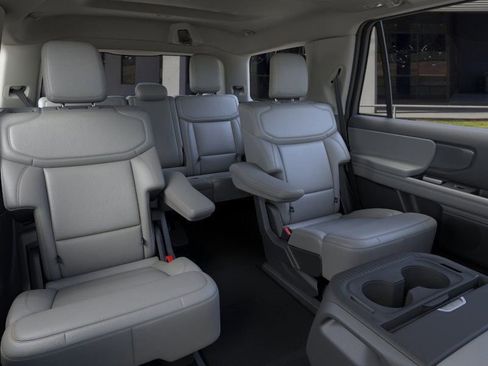 New 2025 Ford Expedition Active image 11