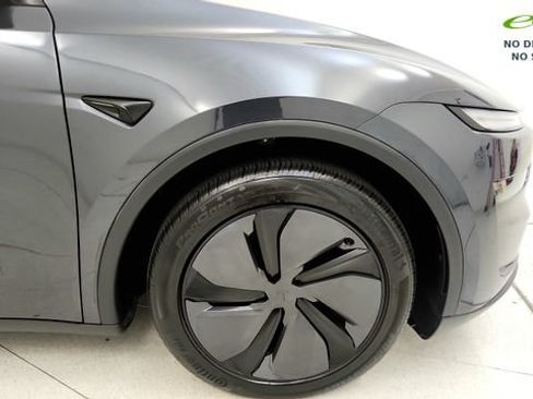 Used 2026 Tesla Model Y AWD image 21