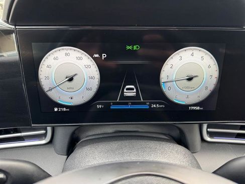 Used 2021 Hyundai Elantra Limited image 16