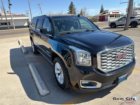 Used 2020 GMC Yukon XL Denali w/ Denali Premium Package AWD/4WD image 4