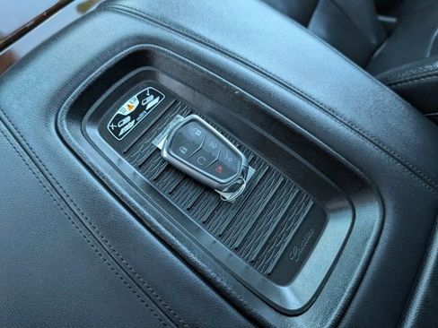 Used 2020 Cadillac Escalade Premium Luxury image 19